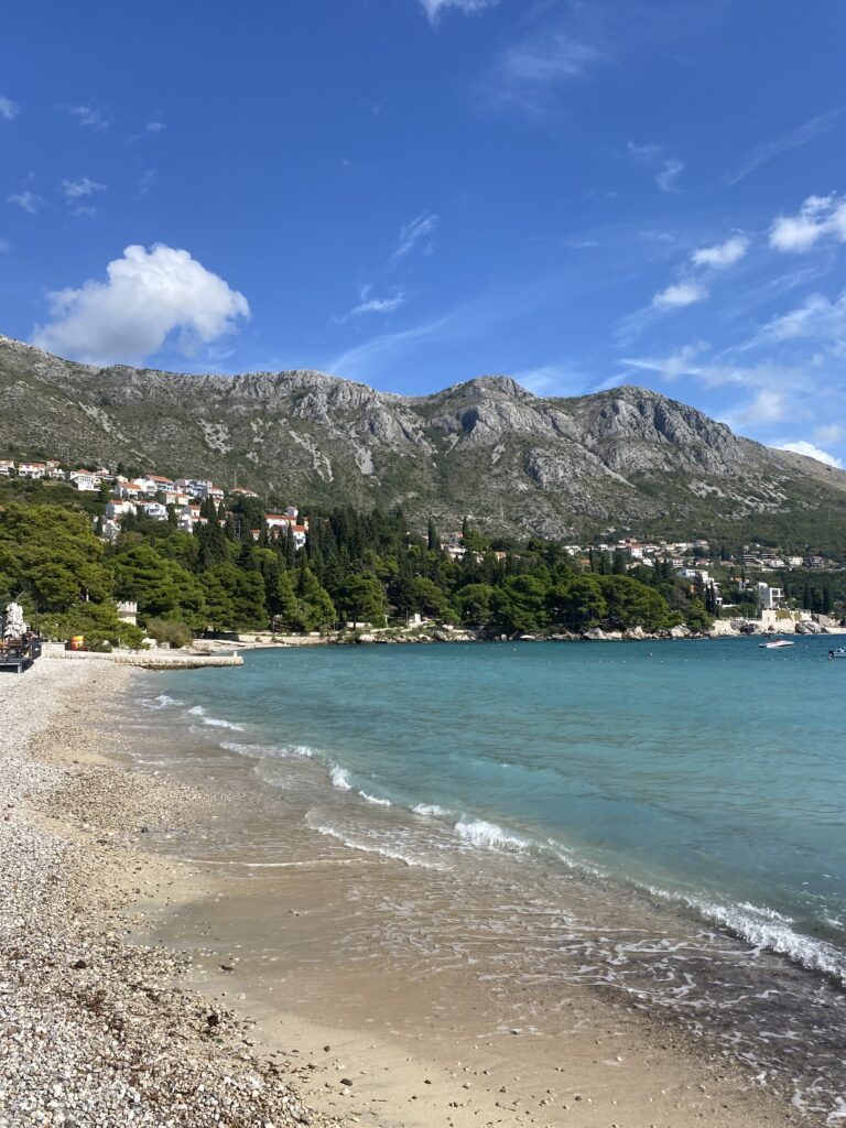 Praia em Mlini